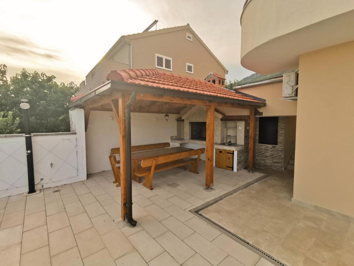 A4 Apartmani Kevic Kastela Luaran gambar